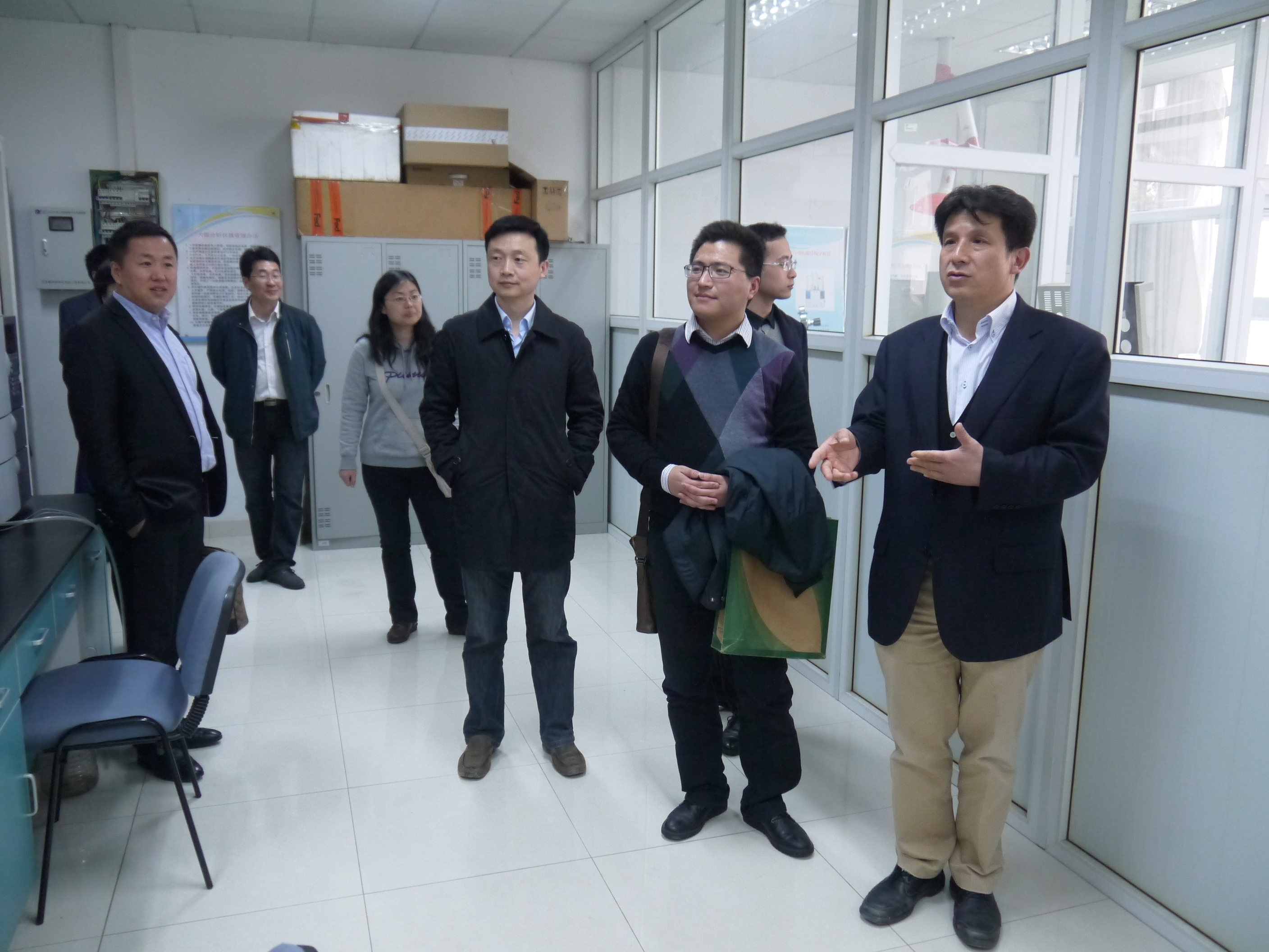 江苏省科技厅专家组实地检查中心实验平台建设情况